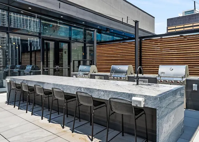 Blueground River North Balcony Pool Nr Pier Chi-1147 Апартаменты