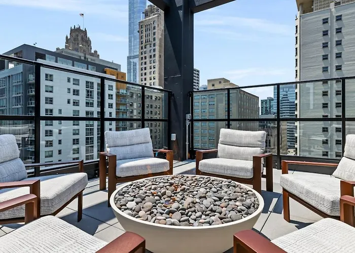 Blueground River North Balcony Pool Nr Pier Chi-1147