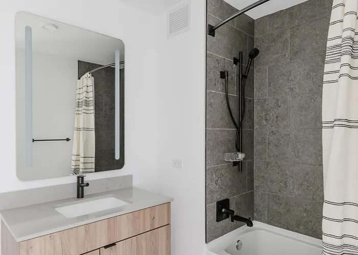 Blueground River North Balcony Pool Nr Pier Chi-1147 Апартаменты