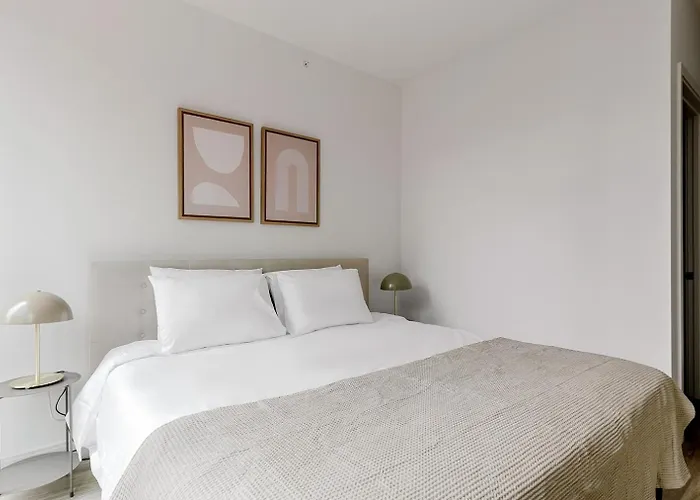 Blueground River North Balcony Pool Nr Pier Chi-1147 Апартаменты Чикаго