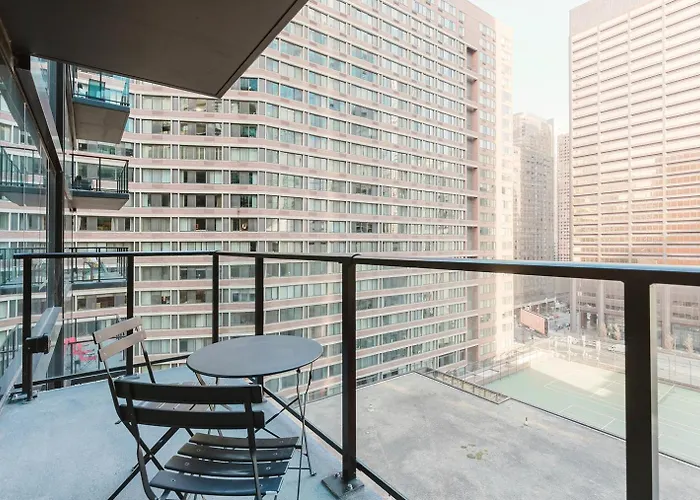 Апартаменты Blueground River North Balcony Pool Nr Pier Chi-1147